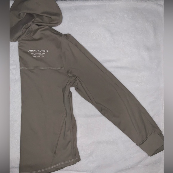 Boys Abercrombie Performance Gear Set in Taupe Size 11/12 - Picture 3 of 11